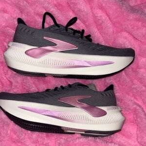 Brooks Women's Gray and Pink Running Sneakers